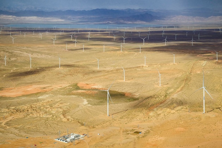 Китай стал главным драйвером роста солнечной и ветровой энергетики в мире: фотографии&nbsp;с дронов показывают масштаб энергетической перестройки Китая